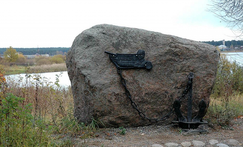 Памятник адмиралу Рикорду