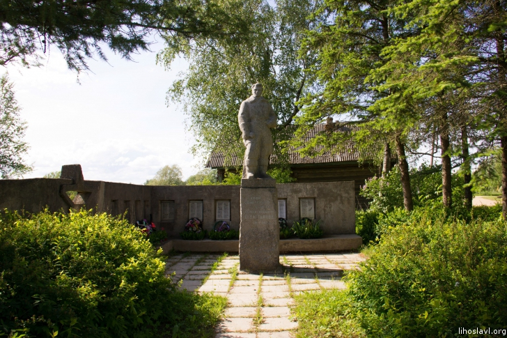Памятник Герою Советского Союза А.Т. Севастьянову