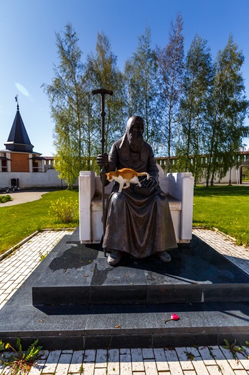 Памятник патриарху Иову Памятник патриарху Иову