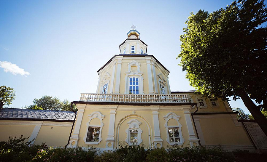 Кеудедегі азиялық әйелдердің суреттері