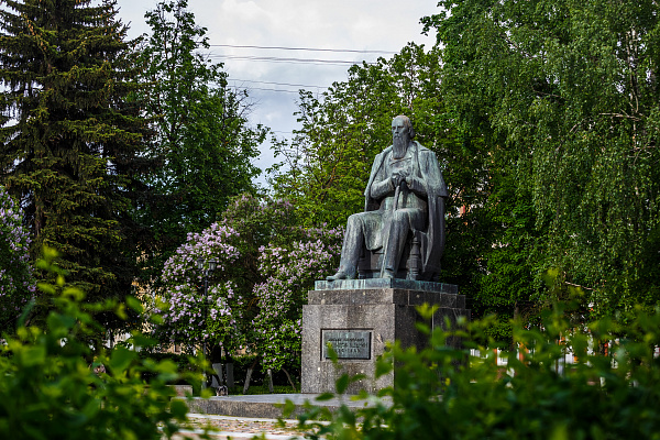 萨尔蒂科夫·谢德林纪念碑