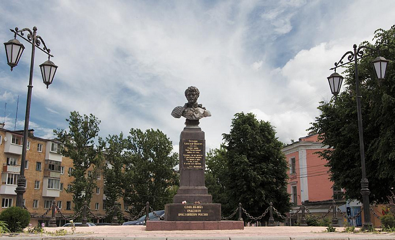 Памятник генералу А. Н. Сеславину